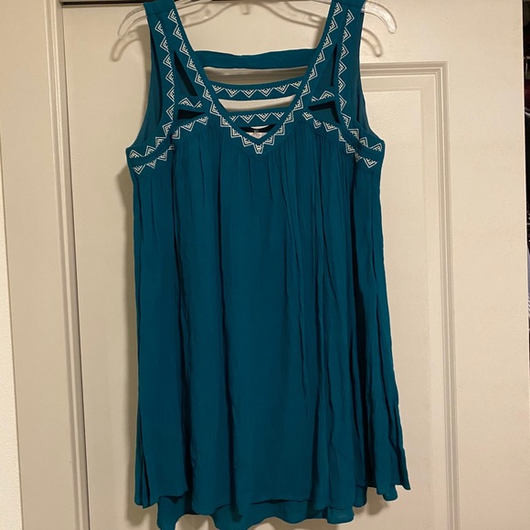 Dress - Picture 3 of 5